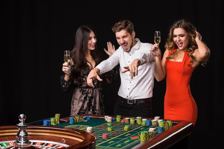 Tampilan aplikasi mobile mega vip menampilkan slot Aviator, Sweet Bonanza, dan permainan kasino langsung